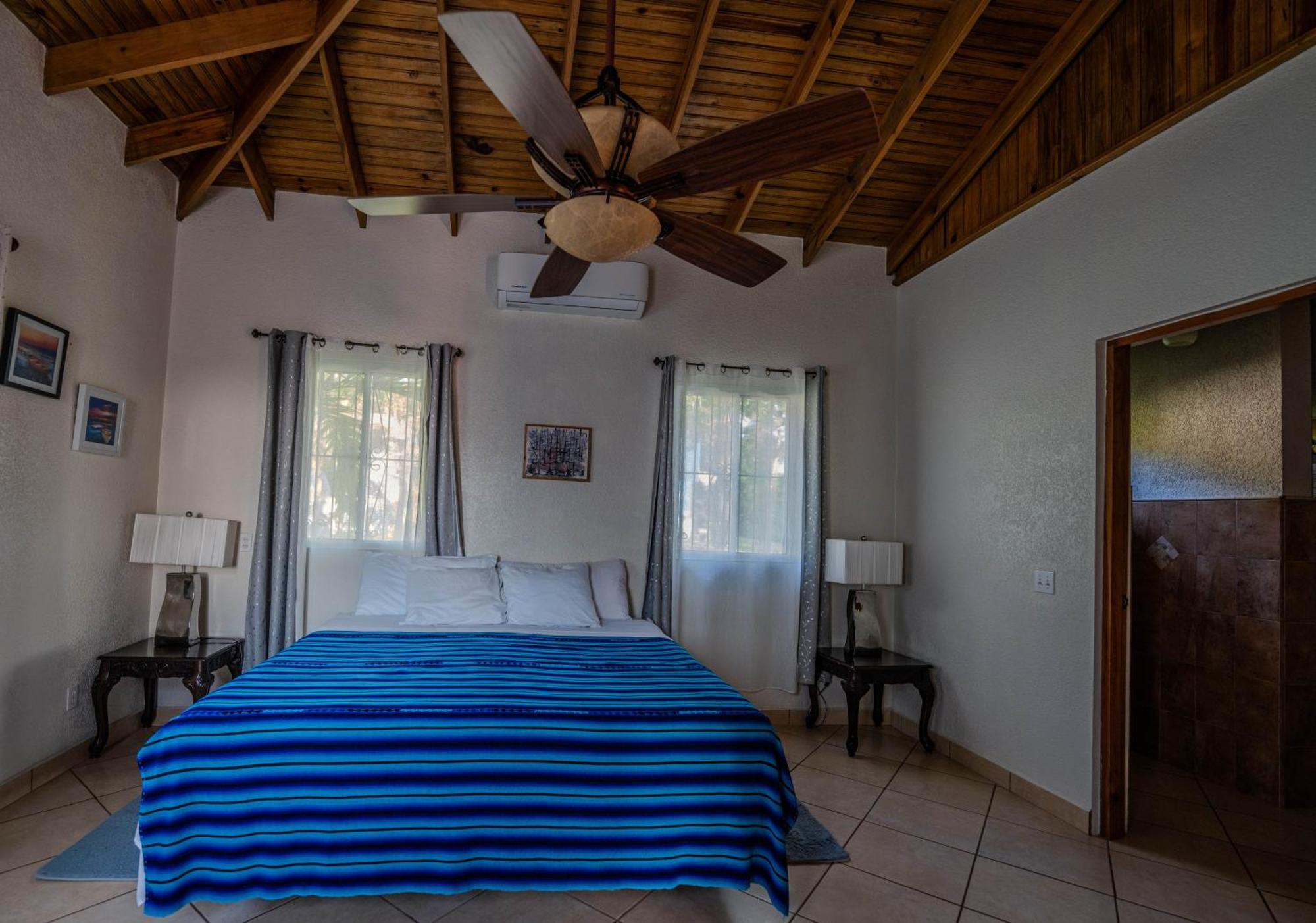 Seaside Inn Roatan West Bay Eksteriør billede